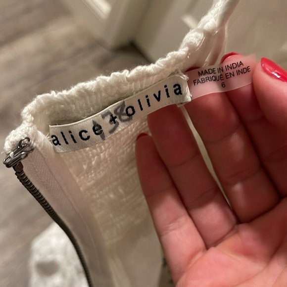 NWT!! Alice + Olivia - Fae Eyelet Sleeveless Minidress - White - Size 6 - Picture 11 of 12